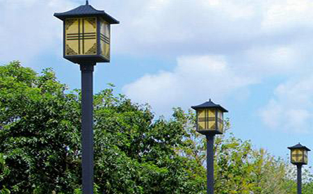 太阳能阿图什庭院灯怎么选亮度与续航更耐用